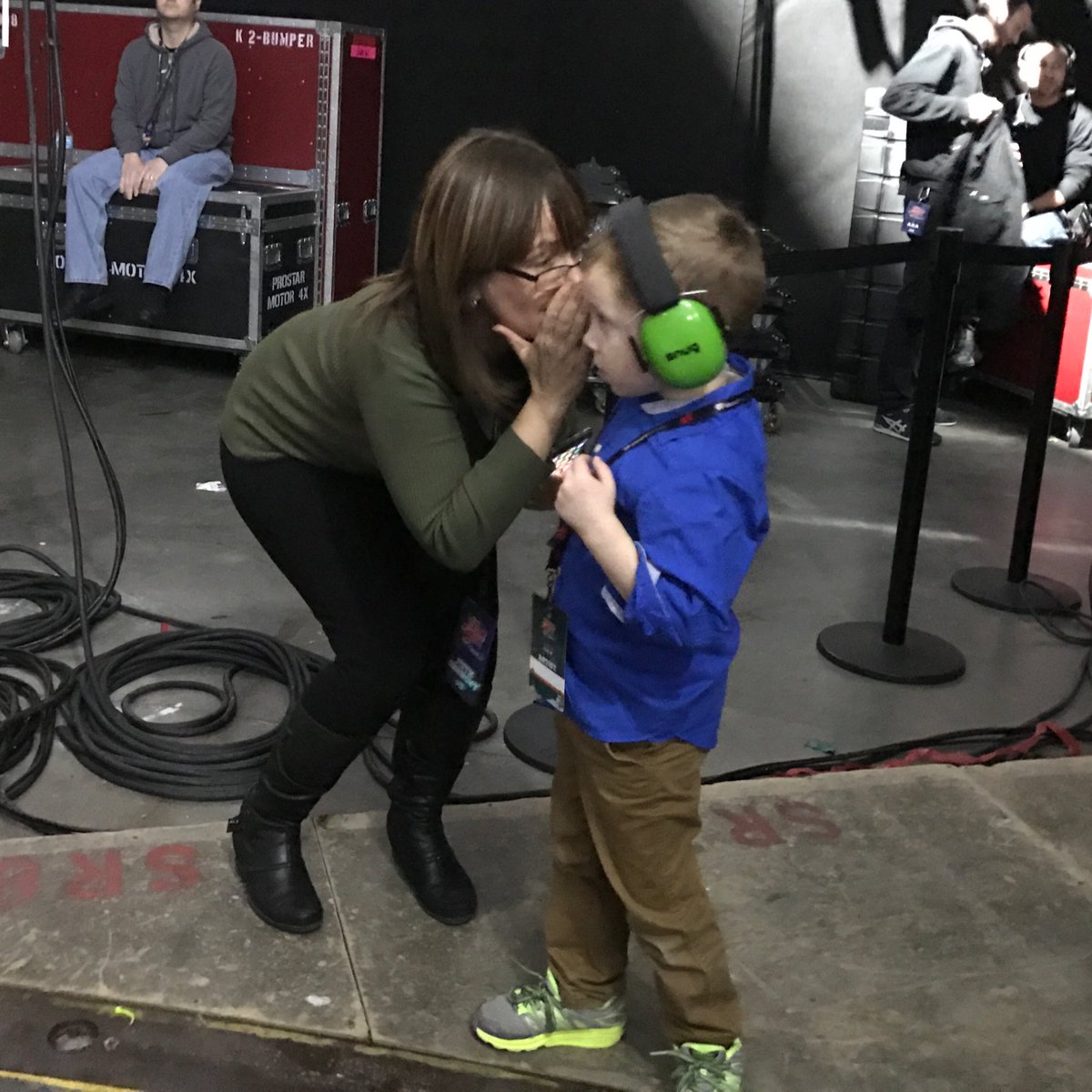 06.12.2016 | TWITTER - Diva acessível! Sinu com <a href="/gavinthomas/">Gavin Thomas</a>