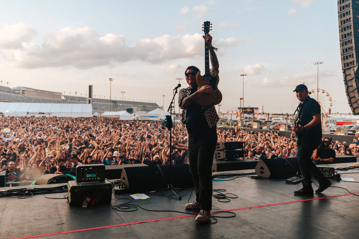 Welcome To Rockville tweet media