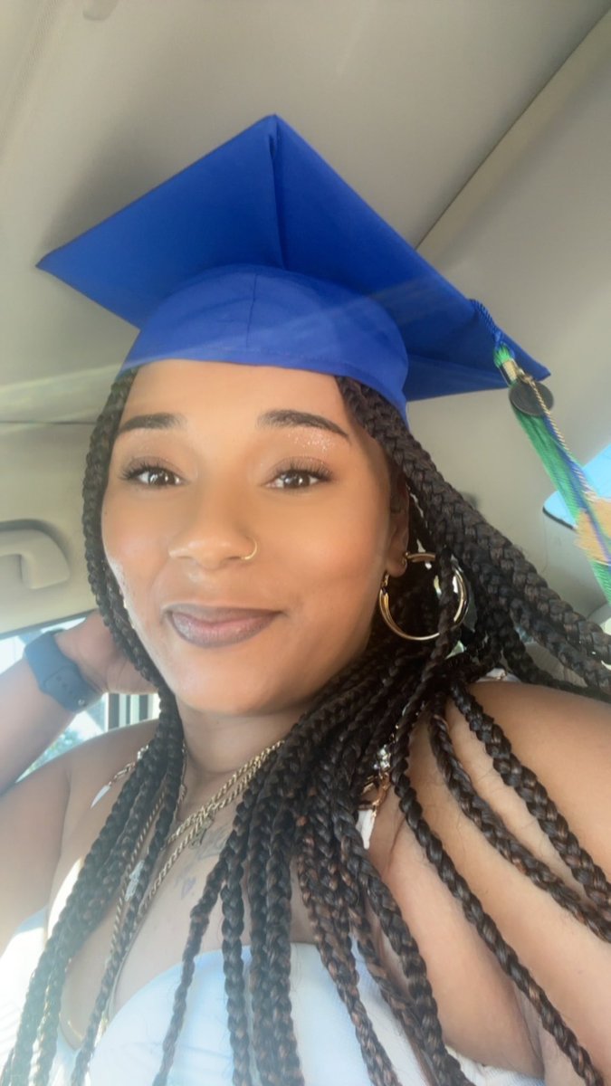 IeshaBeanz's tweet image. #EFSC #Classof2025 #cools #thisiscrazy 🌻😎💫