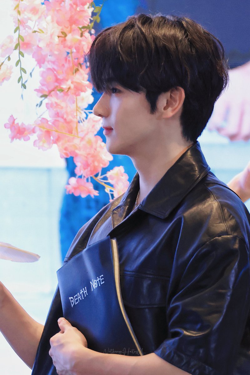 NothingHatesU_'s tweet photo. 250517 POPMERCH 

👼🏻

#현재 #HYUNJAE #ヒョンジェ #더보이즈  #THEBOYZ https://t.co/EwYi3BiQCX