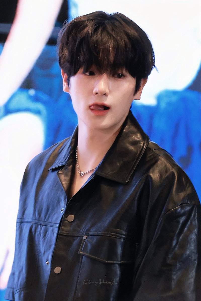 NothingHatesU_'s tweet photo. 250517 POPMERCH 

👼🏻

#현재 #HYUNJAE #ヒョンジェ #더보이즈  #THEBOYZ https://t.co/EwYi3BiQCX