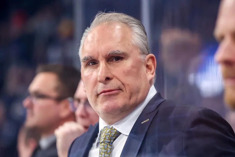 Malginholics's tweet image. Changing the head coach, and expecting this same garbage core to perform would be like changing Trudeau for Carney, and expecting different results.
Oh wait, Toronto fell for this last month…..
#LeafsForever