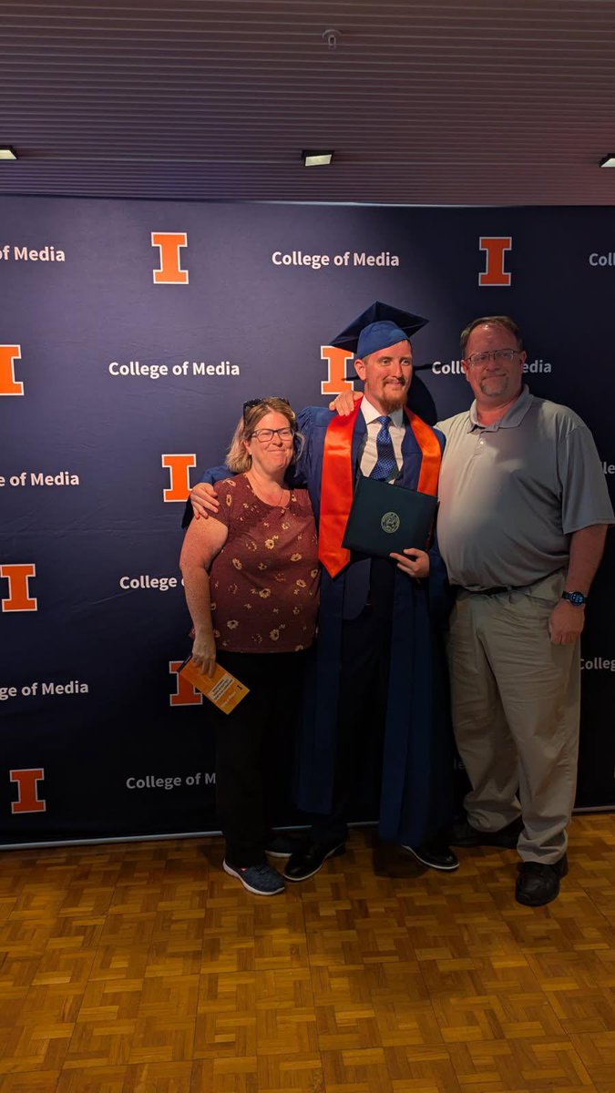 EBrewer1172's tweet photo. Officially a UIUC alum https://t.co/DamXNZmWJR