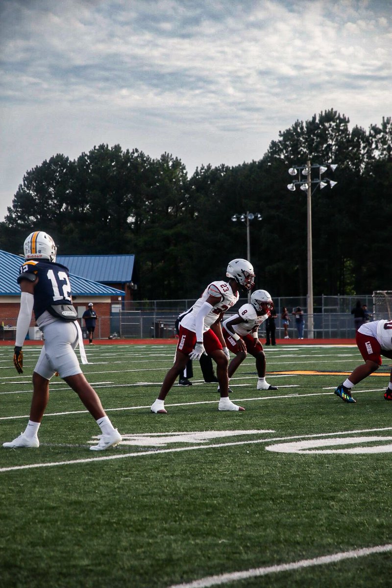 drelacy19xx's tweet image. any Outside Linebacker/Edge trainers in the dekalb area willing to help me get better DM me please would love to get extra work and work things i can get better at 
@CoachDaniels06 @coachmikehayde @coach_kight15 @_CoachHodge @DekalbRecruits @CoachO_13