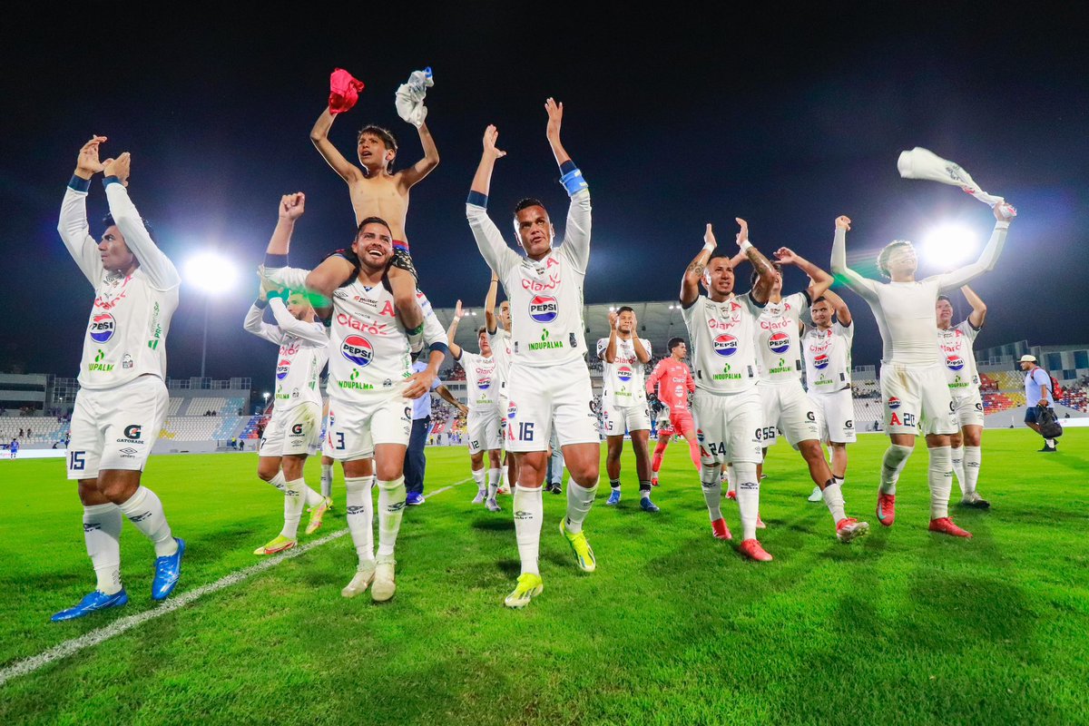 AlianzaFC_sv's tweet photo. Esto es ALIANZA 🅰️👊🏼 

#VamosPorLa19 https://t.co/E5CdanGhbz