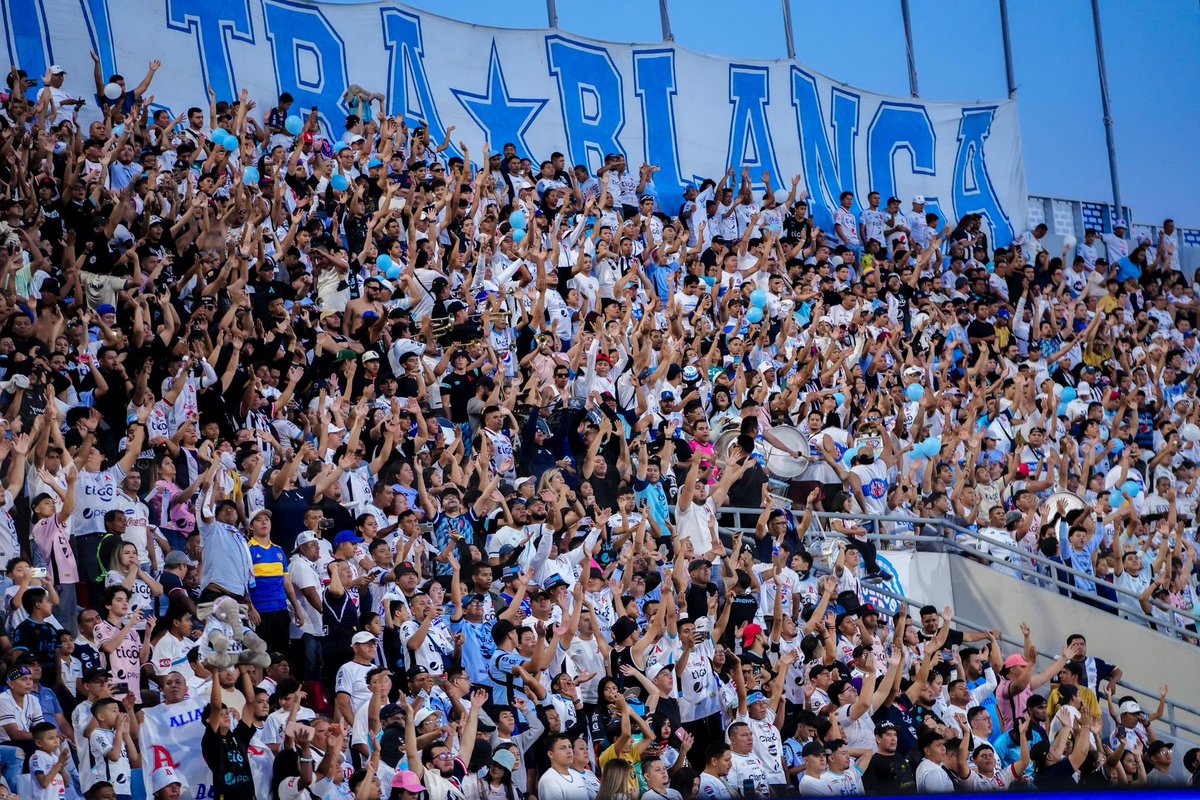 AlianzaFC_sv's tweet photo. Esto es ALIANZA 🅰️👊🏼 

#VamosPorLa19 https://t.co/E5CdanGhbz