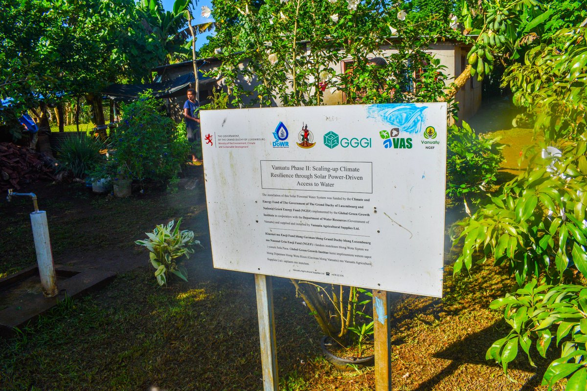 🌞🚰 GGGI Senior Management visited Erakor, Port Vila to see the solar-powered water system funded by Luxembourg 🇱🇺, providing clean water to local households. Community-led and climate resilient! Next phase under Renew Pacific 🇦🇺🇬🇧 will scale this impact. linkedin.com/posts/gggi-pac…