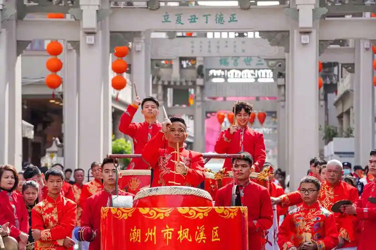 trooperdong's tweet photo. Boom, clash, roar!
Chaozhou Big Gong & Drum is not just music—it’s a heartbeat, a hometown, a battle cry.
When tradition marches, nobody stands still.
#ChaozhouDrums #ChineseMusic #FolkRhythms #CulturalHeritage #TraditionInMotion https://t.co/Qf394SYaNJ