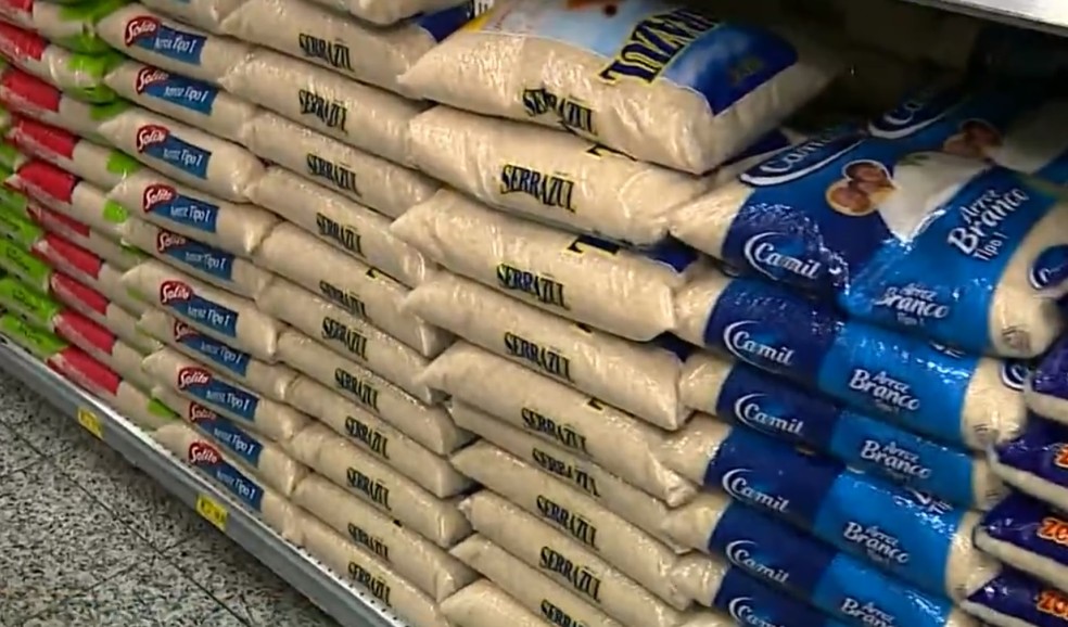 Analise2023's tweet photo. 🚨 ATENÇÃO: preço do arroz despenca mais de 8% em 2025 e preço já é visto abaixo de 20 reais!

- Queda se dá pelo aumento superior a 15% da produção, sobretudo no Rio Grande do Sul!

- É mais um caso que mostra o óbvio: inflação de alimentos se combate com aumento da oferta, daí a importância de uma reforma agrária para garantir mais terras voltadas à produção de alimentos essenciais!
