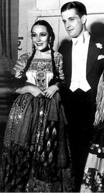DoloresDelRio1's tweet photo. Dolores del Río & Ramón Novarro (1928).
#doloresdelrio #diva #México #hollywood #ramonnovarro #1920s https://t.co/zgUSwKejiO