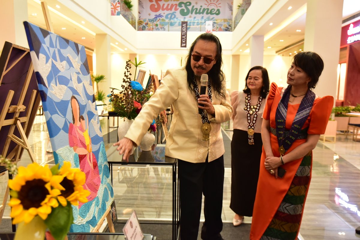 A belated Happy Mother's Day to all! 💐💖 My lovely wife was just delighted to attend this year's Mother's Day Ikebana exhibit by the Ikenobo Ikebana Society of Manila No. 67. What a heartfelt tribute to mothers everywhere with such elegant floral arrangements! 🌸✨