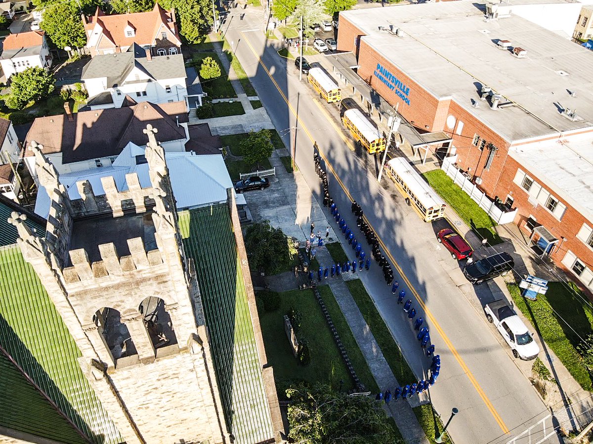 “The sun shines bright..” 🎶 Baccalaureate 2025 🎓
Paintsville High School #kywx