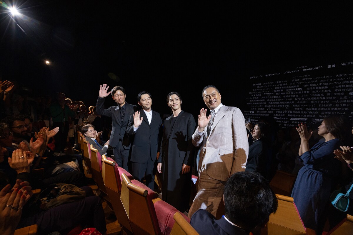 eiga_natalie's tweet photo. 【イベントレポート】「国宝」カンヌで吉沢亮・横浜流星が熱く抱き合う、上映後は「KIKUO！」の声（写真10枚）
https://t.co/yYxbfe5rzX

#映画国宝 https://t.co/NvM6kQV6yW