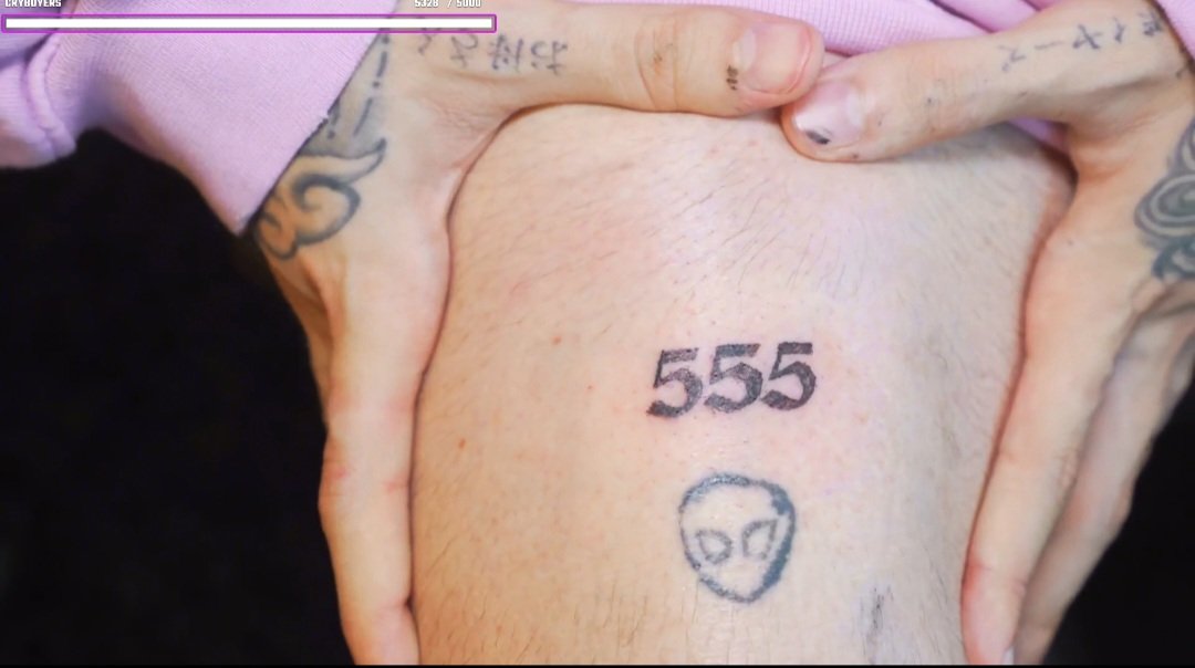 alot1203's tweet photo. Casi no había podido verlos por mi trabajo, pero hoy fue un stream muy divertido. Gracias por alegrar mi día de descanso chulos. Los tatuajes quedaron épicos. Los quiero @xCryboy y @luis_pescador15  🖤🖤 https://t.co/yth3zZ8h5J