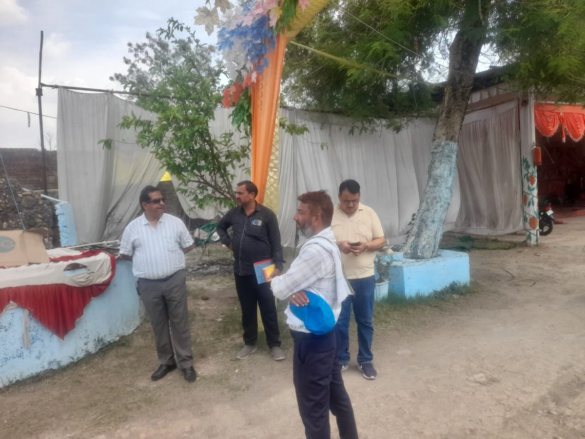 rmc_rewa's tweet photo. निगम आयुक्त डॉ. सौरभ सोनवणे के निर्देशानुसार जोन क्रमांक 1 में बिना अनुमति के संचालित 6 बारात घरों पर नगर निगम ने की ताला बंदी, व नियमों के उल्लंघन पर 1 मैरिज गार्डेन में चलानी कार्यवाही की गई।
#JansamparkMP
#cmmadhyprdesh
#rewa
#UADD
@Saurabh_IAS17 https://t.co/qAmXUETNf6