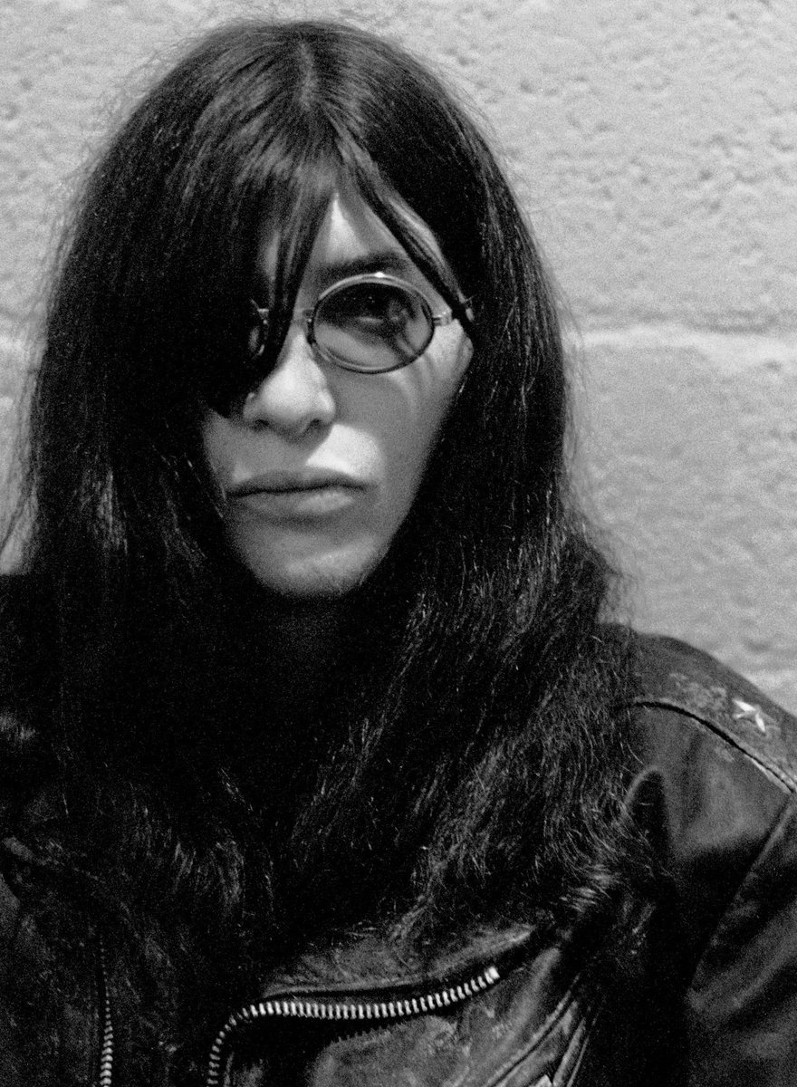 🖤 Remembering Jeffrey Ross Hyman aka Joey Ramone, born on this day in 1951, Forest Hills. 🖤

Photo by Michael Linssen 

#punk #punks #punkrock #joeyramone #ramones #history #punkrockhistory #otd