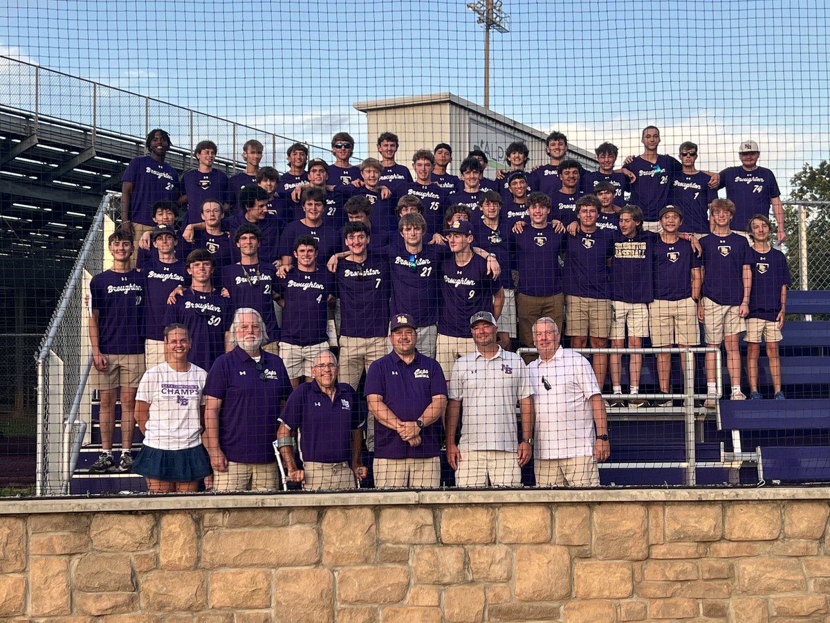 BroughtBaseball's tweet photo. Dinner on the Diamond! Thank you to all who helped organize and make this a successful evening! Thank you Coach Comis for coming back to speak to the program. #25CAPS π«‘ https://t.co/70KEJf9X84