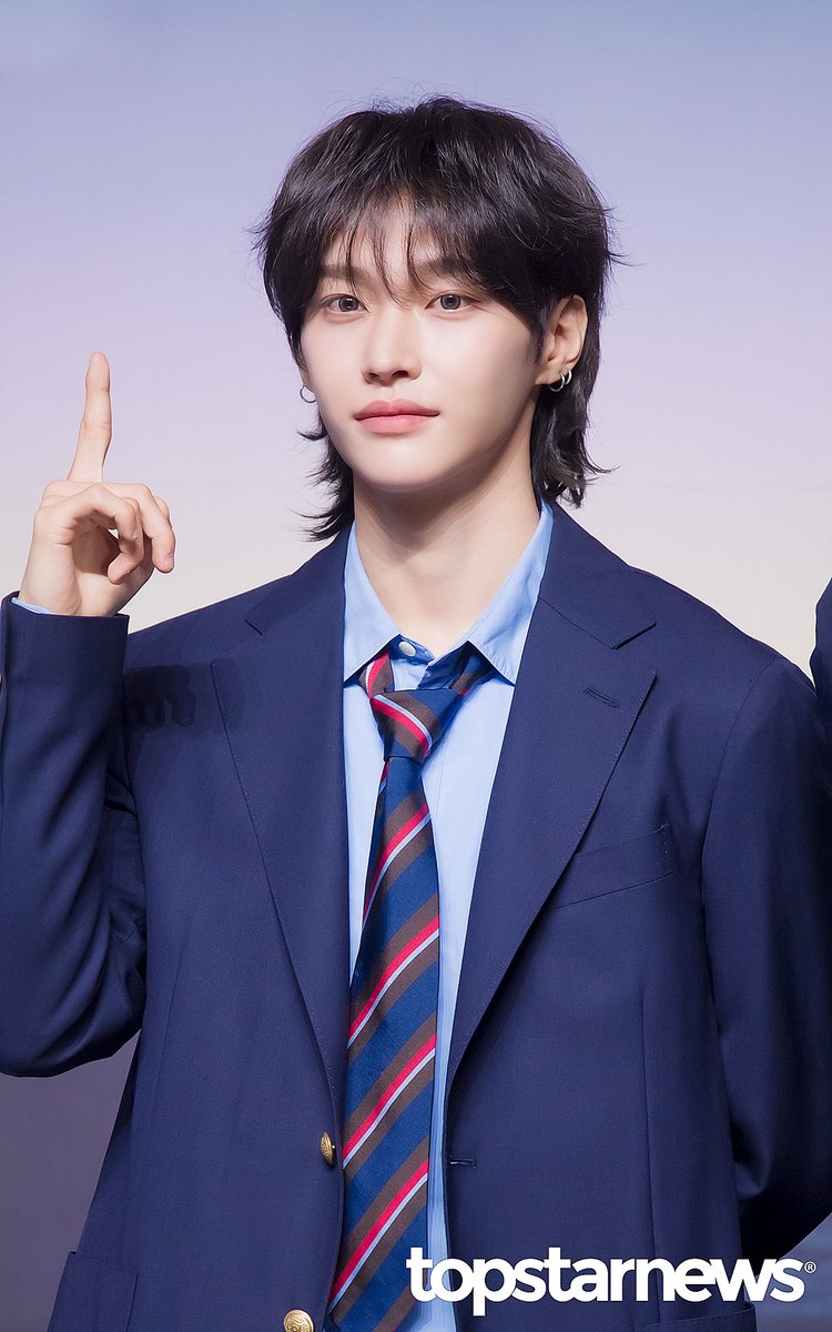 TSN_PHOTO's tweet photo. 라이즈(RIIZE) 원빈, ‘비주얼 넘버 원’ (Fly Up 쇼케이스) [HD포토] #라이즈 #RIIZE #오디세이 #ODYSSEY #플라이업 #FlyUp #RIIZE_FlyUp #쇼케이스 #프리뷰 #원빈 https://t.co/95phms2CVT <- Original Photo https://t.co/u1xMsXgzLn