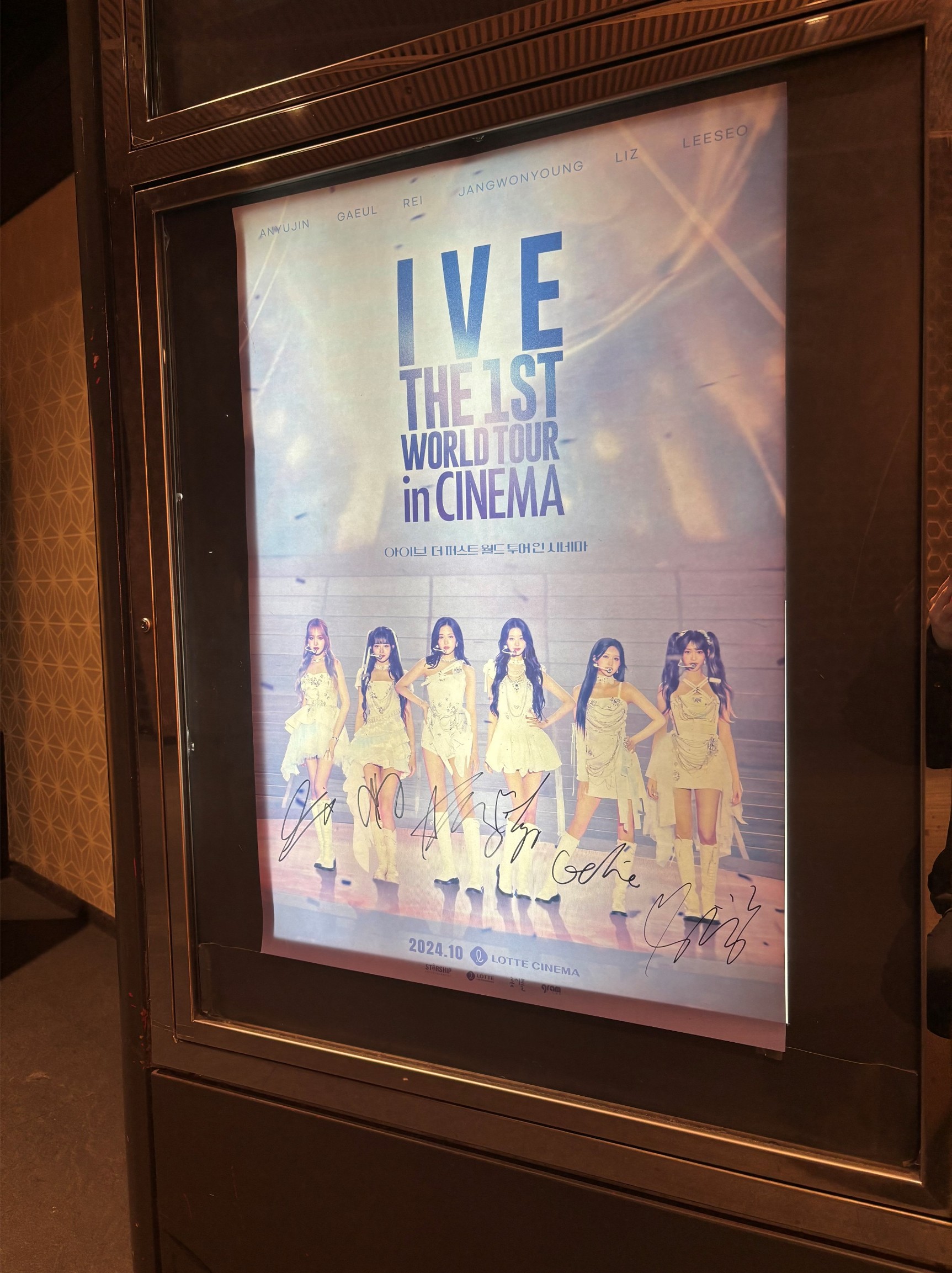 映画『IVE THE 1ST WORLD TOUR in CINEMA』公式
