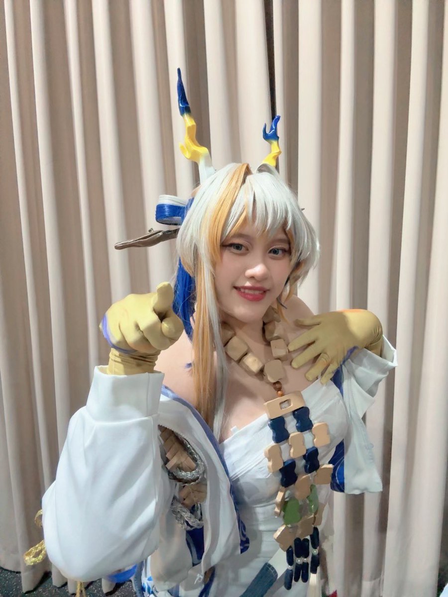 Auzoom1's tweet photo. มังกรหลุด QC ฮ๊าฟ 
#Arknights #cosplay #arknightsshu  #shu https://t.co/uP4EhPIfcT