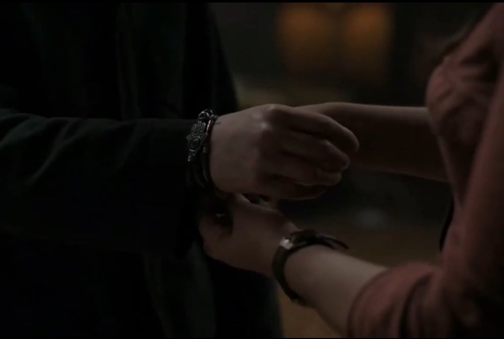joliewryder's tweet photo. “it’s for good luck”

don't talk to me im crying
#TheLastOfUs #TheLastOfUsSeason2 https://t.co/uBGRIBiS07
