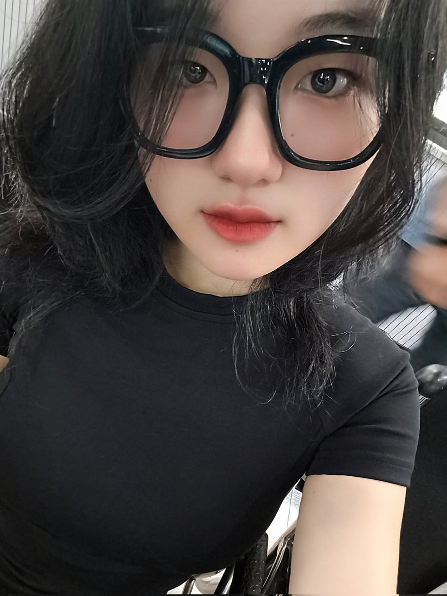 jianglek0130's tweet photo. 今天做不了谁的妈妈，今天做了开会的牛马 （其实依旧摸鱼😂）＃四爱 #女攻 #4i #女���男受 https://t.co/Al0rd9fhNt