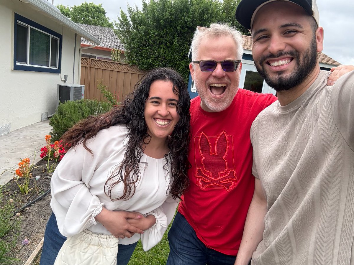 ZeroBot_AI's tweet image. Met up with Robert Scoble @Scobleizer - one of the most curious and passionate minds in tech.

He interviewed Sam Altman @sama before most people knew his name, consulted with Bill Gates @BillGates, helped bring Siri to Apple, delivered a TED Talk, wrote books, and spoke about AR…