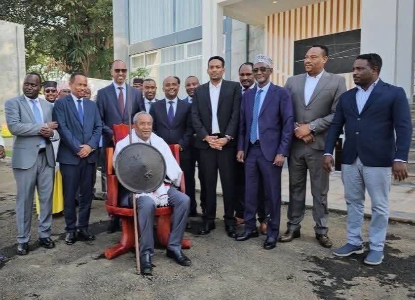Merrymk4's tweet photo. መዓልቲ ሓርበኛታት እባ ሎሚ ድዩ?😁😁
ኣቦ ታዴ ኣብ ጅማ

ታገቢኛለሽ ወይ🤔🤔🤔 https://t.co/lA4PP7hiiz