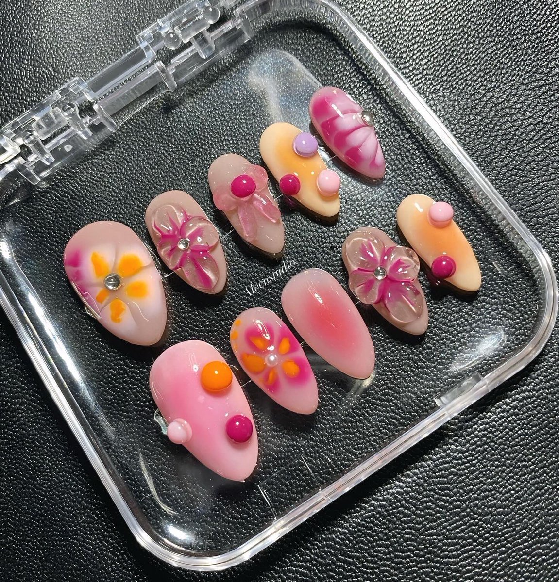 pixiee_archive's tweet photo. Open Custom Press On Nails Start from 40k 🫶🏻🌸🩷 
Bisa disesuaiin ukuran kuku &amp; kirim seluruh 🇮🇩 by oyen ☝🏻
Katalog &amp; inspo bisa check instagram @/aleen.studio 😍 https://t.co/HzouCzGmPH