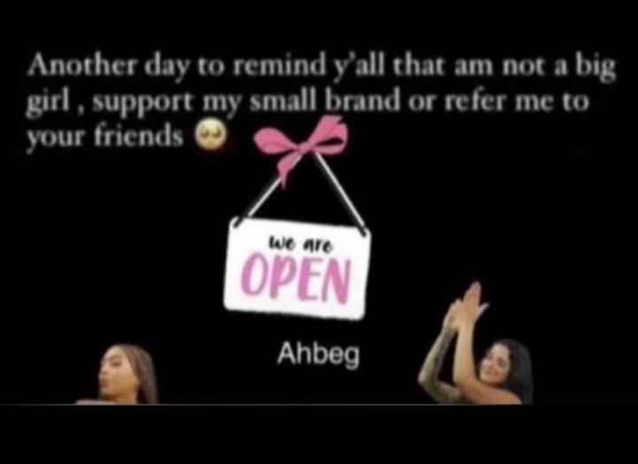 Anietah01's tweet photo. Ladies I sell Hair Oil and I give Hair tips.
1. Treat your hair like a baby( like how you treat your husband/boyfriend) pamper it, cover it when you're going to sleep, wash it, moisturize it,  oil it, give it hair food.

Tune In for  hair tip No.2 tomorrow 🤗😎 https://t.co/h58rnJyW0m
