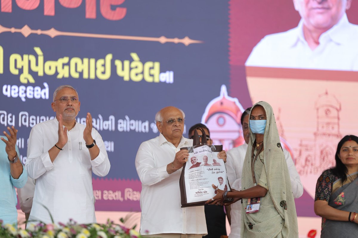 મુખ્યમંત્રી શ્રી ભુપેન્દ્રભાઈ પટેલના વરદ્હસ્તે વિસનગર ખાતે રાજ્યના મંત્રીશ્રીઓ તથા અન્ય મહાનુભાવોની ઉપસ્થિતિમાં કુલ ₹495 કરોડથી વધુના વિવિધ વિકાસ પ્રકલ્પોના લોકાર્પણ તથા ખાતમુહૂર્ત સંપન્ન કરવામાં આવ્યા હતા.

મુખ્યમંત્રીશ્રીએ આ પ્રસંગે વિસનગર બાયપાસ રોડ પ્રોજેક્ટ અંતર્ગત જમીન