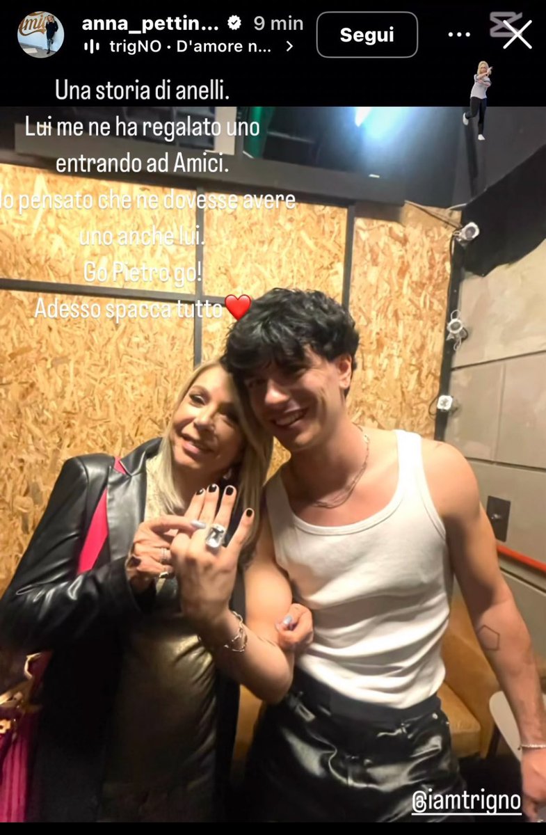 biondaveraa's tweet image. LA PETTINELLI HA REGALATO L’ANELLO A PIETRO. MI STO PISCIANDO SOTTO. PROVATE A NON DIRE MIGLIOR RAPPORTO ALLIEVO PROF 😭😭