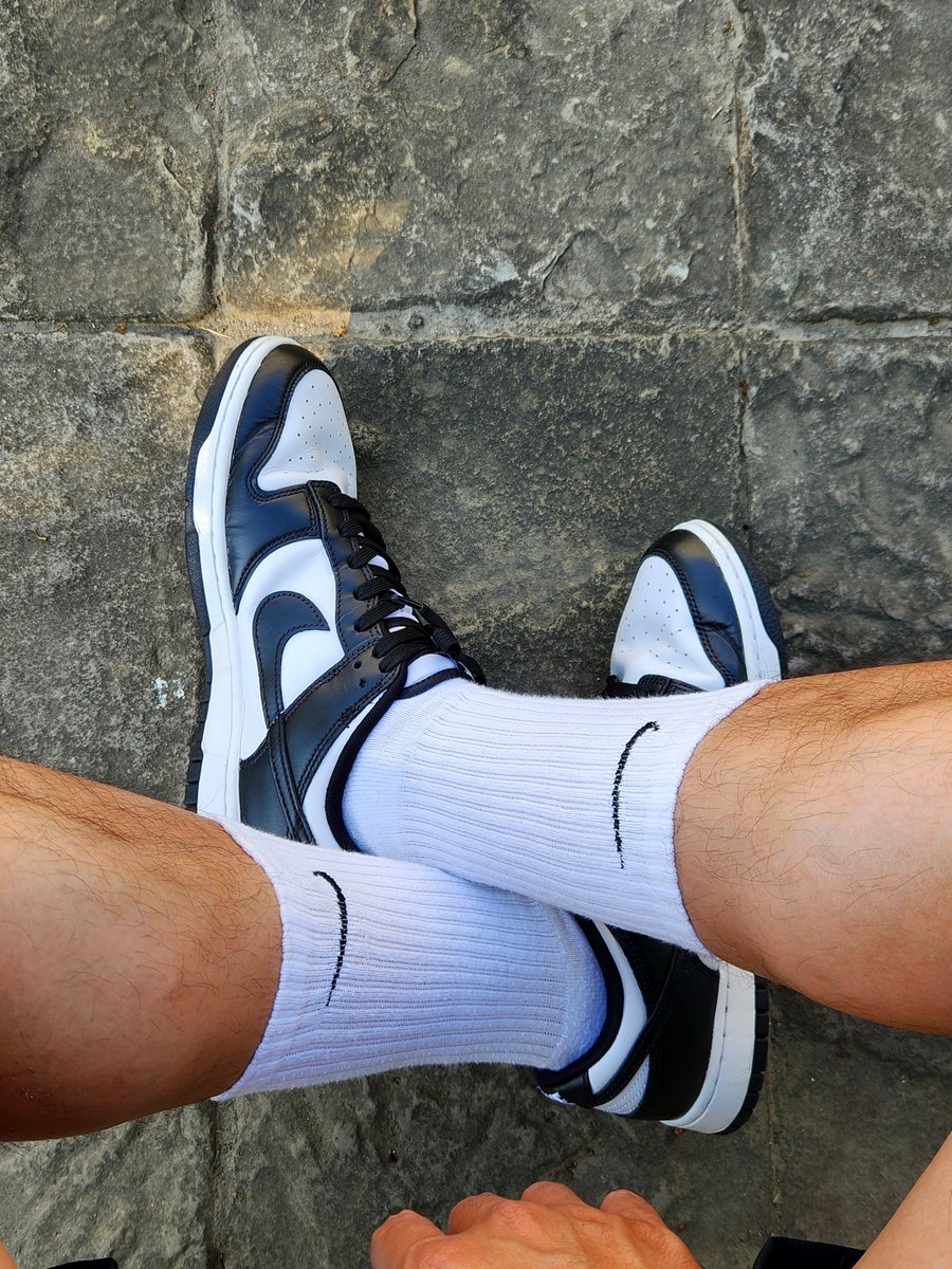 熱到發懶，熊貓腿軟。
要不要來綁走？

#白襪 #nike #dunk #whitesocks