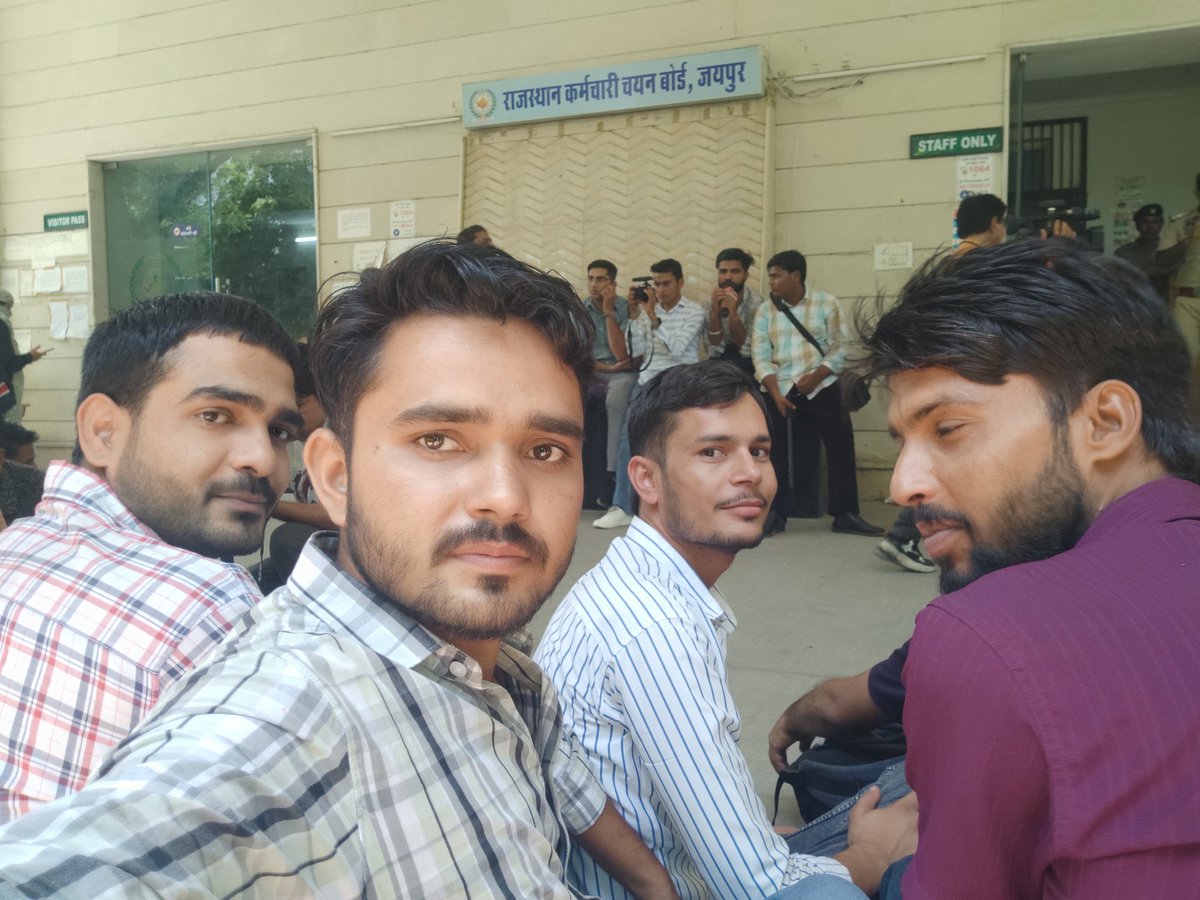 लेवल 2 का एक गुना परिणाम आखिर कब तक आएगा,,,लेवल 2 के कहि अभ्यर्थी आज फिर बोर्ड के चक्कर काट रहे है,,
आखिर किस जन्म की सजा दे रहे है
<a href="/alokrajRSSB/">Alok Raj</a> ji