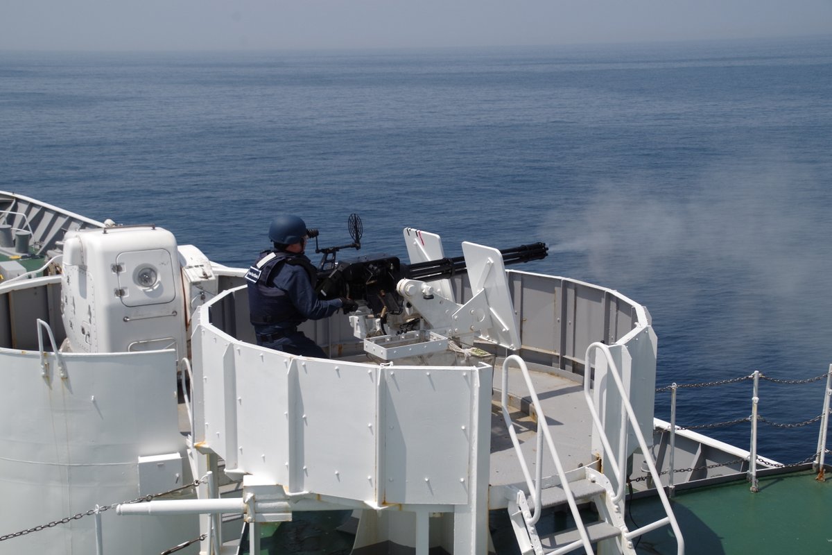 軍儀 新潟海上保安部所属の #巡視船えちご は、佐渡島沖で射撃訓練を実施