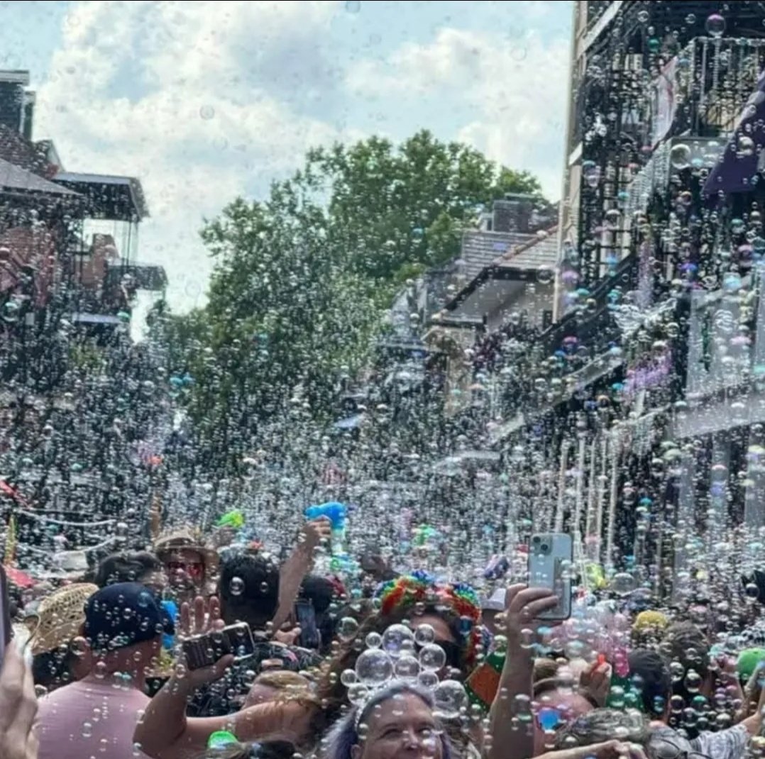 IloveLanaB's tweet image. So this dude bought a building across the street from a bar in the Quarter, MRBs &amp;amp; threatened to sue the bar over their bubble machine... seriously. This is the response from the neighborhood.  Don&apos;t fuck with New Orleans.  Lol... we had a bubble party. #NolaTwitter #Bubblegate