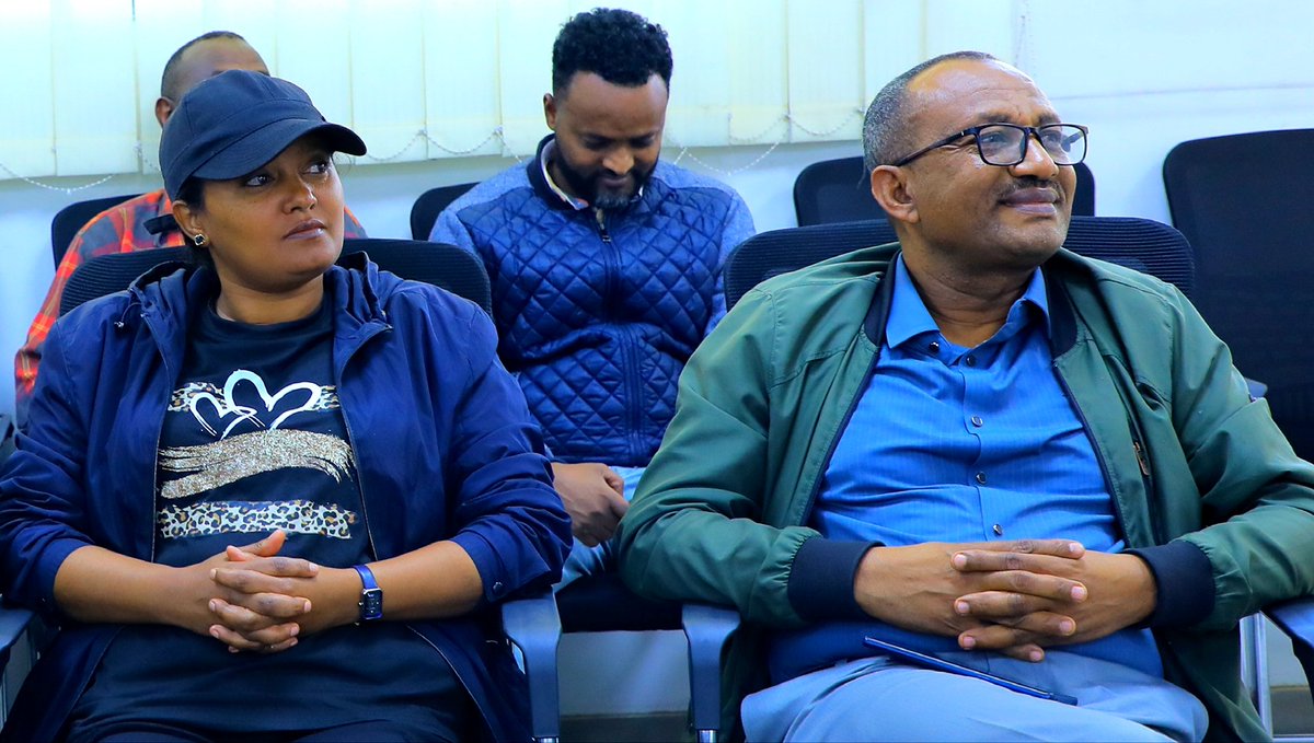 የሰኞ ማለዳ የ የዕውቀት ሽግግር በዛሬው እለትም  ተካሂዷል ።በዛሬው መርሃ ግብር ላይ የአስተዳደርና ፋይናንስ ዘርፍ ም/ዋና ስራ አስኪያጅ  አቶ ወሰን መግራ“ልህቀትን ማሳደግ” በሚል ርዕስ ዙሪያ አጭር ሰነድ አቅርበው ተሞክሯቸውን አጋርተዋል፡፡
