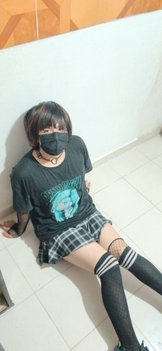 matchfemboy's tweet photo. Dos fotitos nocturnas XD #femboy #trap #sissy #cute #leggs #lgbt #trap #trapito #gothic #thigts https://t.co/LsuBktTsvP