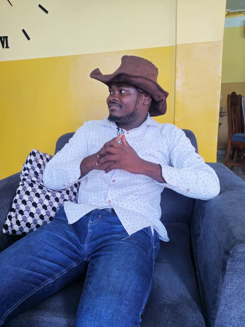 modumbani's tweet photo. « Le moraliste qui condamne le détournement des mots tout en détournant l’argent incarne la "neutralisation par la vertu" Il légitime ses crimes en se présentant comme gardien de la morale. »
Sé/Siméon Modumbani, Criminologue économiste et environnementaliste 🔨 https://t.co/1KgLPcbwko
