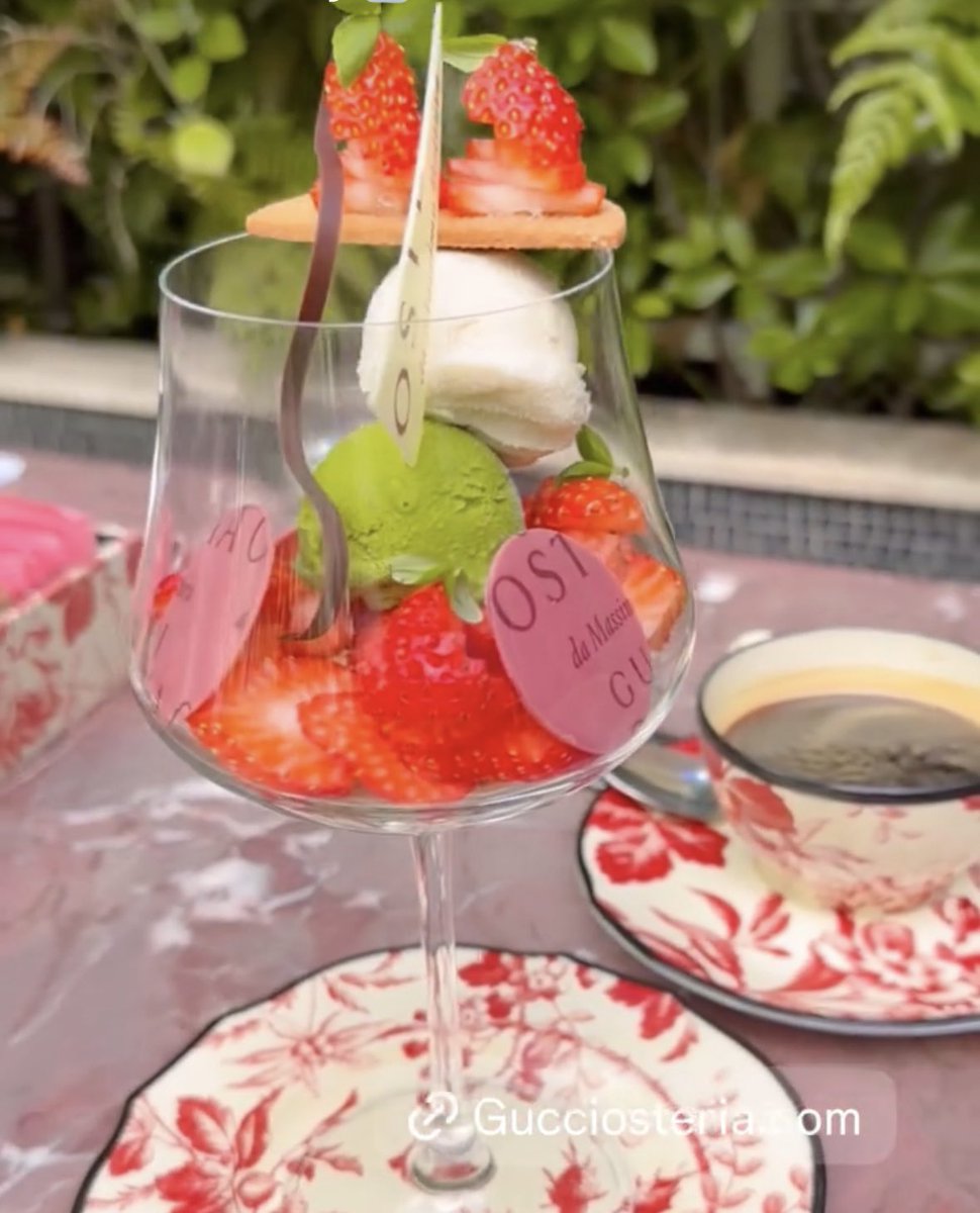 villains会💜
Gucci Osteriaのいちごパフェ🍓
緑に囲まれたとても雰囲気のよいカフェでした✨✨