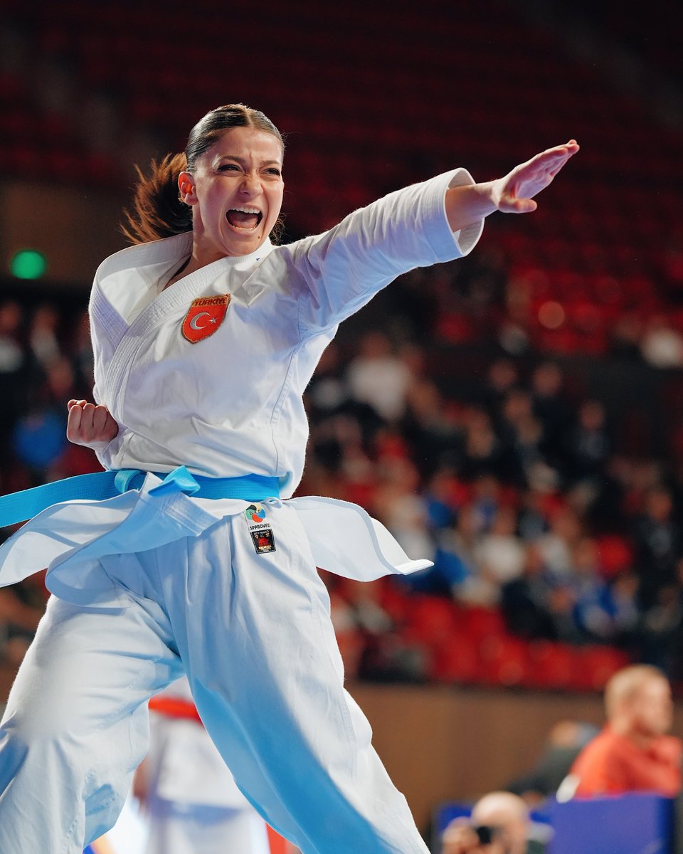 Bu topraklarda atılan ilk adım, bugün hala gençliğe ilham oluyor. Sporla büyüyen bir kadın olarak, 19 Mayıs’ta taşıdığım sorumluluğun farkındayım.
Gururla, inatla, azimle… 19 Mayıs Atatürk’ü Anma, Gençlik ve Spor Bayramımız kutlu olsun! 🇹🇷