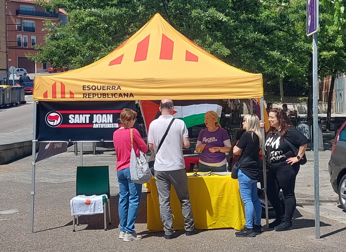 Dissabte vàrem fer una matinal antifeixista, i també es va poder explicar a les veïnes el nostre posicionament amb la moció antifeixista presentada en l'últim ple municipal, nosaltres SÍ sabem en quin bàndol estem, sempre serem antifeixistes ✊ No passaran ⚫🔴