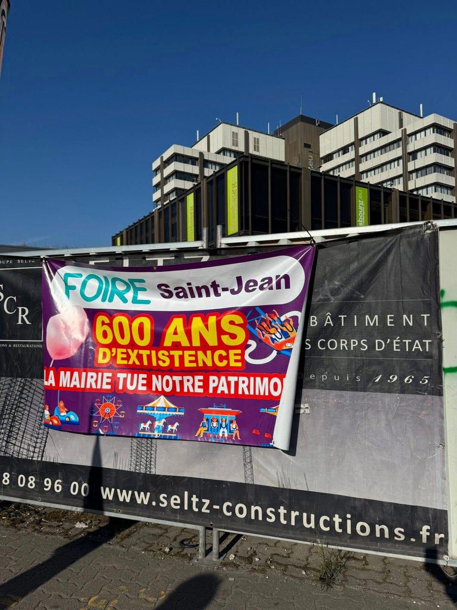 PJakubowicz's tweet photo. Situation inédite. Le Conseil municipal prévu à 10h ce matin est suspendu suite à la mobilisation des #forains de la #Foire Saint-Jean de Strasbourg.
Le rĂ©sultat de plusieurs annĂ©es de dĂ©ni dĂ©mocratique et de mĂ©pris de la municipalitĂ© envers cette profession classĂ©e au patrimoine immatĂ©riel de lâhumanitĂ© et cet Ă©vĂ©nement plusieurs fois centenaire si cher Ă #Strasbourg.
Le dialogue doit ĂȘtre rĂ©tabli au plus vite avec considĂ©ration, franchise et des solutions dĂšs 2025 pour sauver la Foire dĂšs cette annĂ©e !