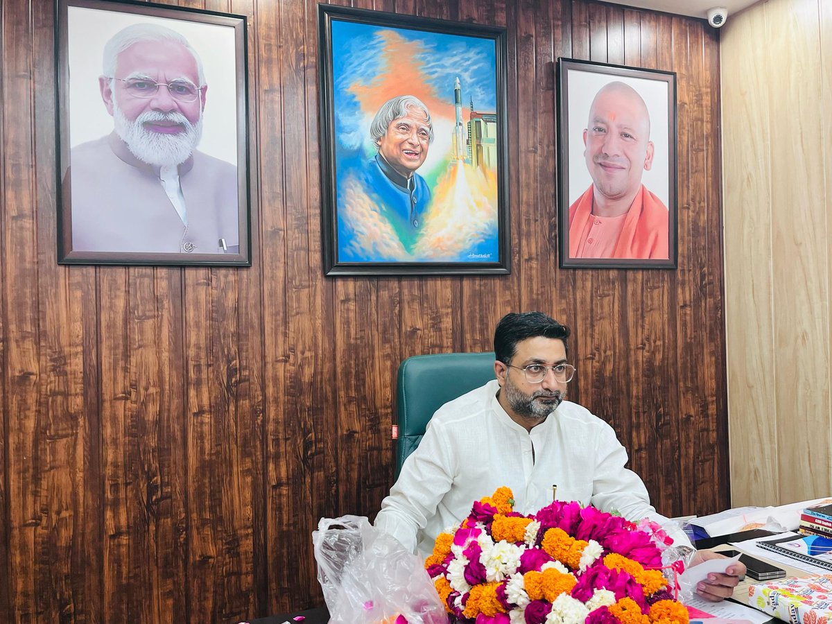 danishazadbjp's tweet photo. #लखनऊ  
आज #राजधानी लखनऊ स्थित सरकारी आवास पर संगठन पदाधिकारियों, कार्यकर्ता भाइयो व प्रदेश भर से आए अल्पसंख्यक समाज के सम्मानितजनो की समस्याएं सुनी एवं त्वरित निस्तारण हेतु सम्बंधित अधिकारियों को निर्देशित किया। https://t.co/gl4n2d2OpA