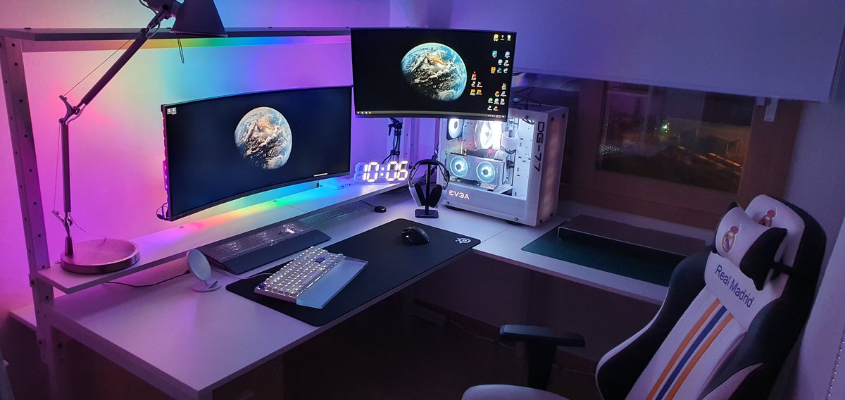 ni8ck88's tweet image. New desk setup complete! Got some decor plants and a lamp from IKEA, plus a surprisingly good Maono microphone (great value for money). Now my workspace feels so much more inspiring! #DeskSetup #HomeOffice #BudgetFriendly