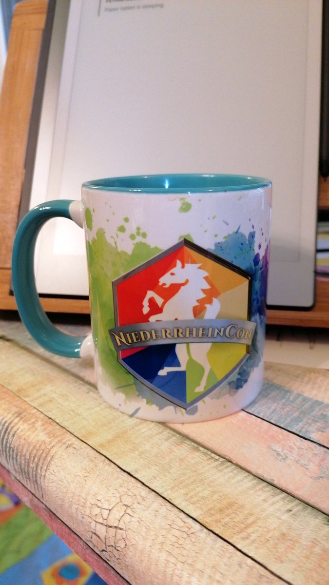 kim_nexus's tweet photo. Ich freu mich schon auf die neue NRC Tasse!!! Gibt es wohl wieder welche mit Glitzer innen drin? 😶 @NiederrheinCon https://t.co/fO3CKQEY9N