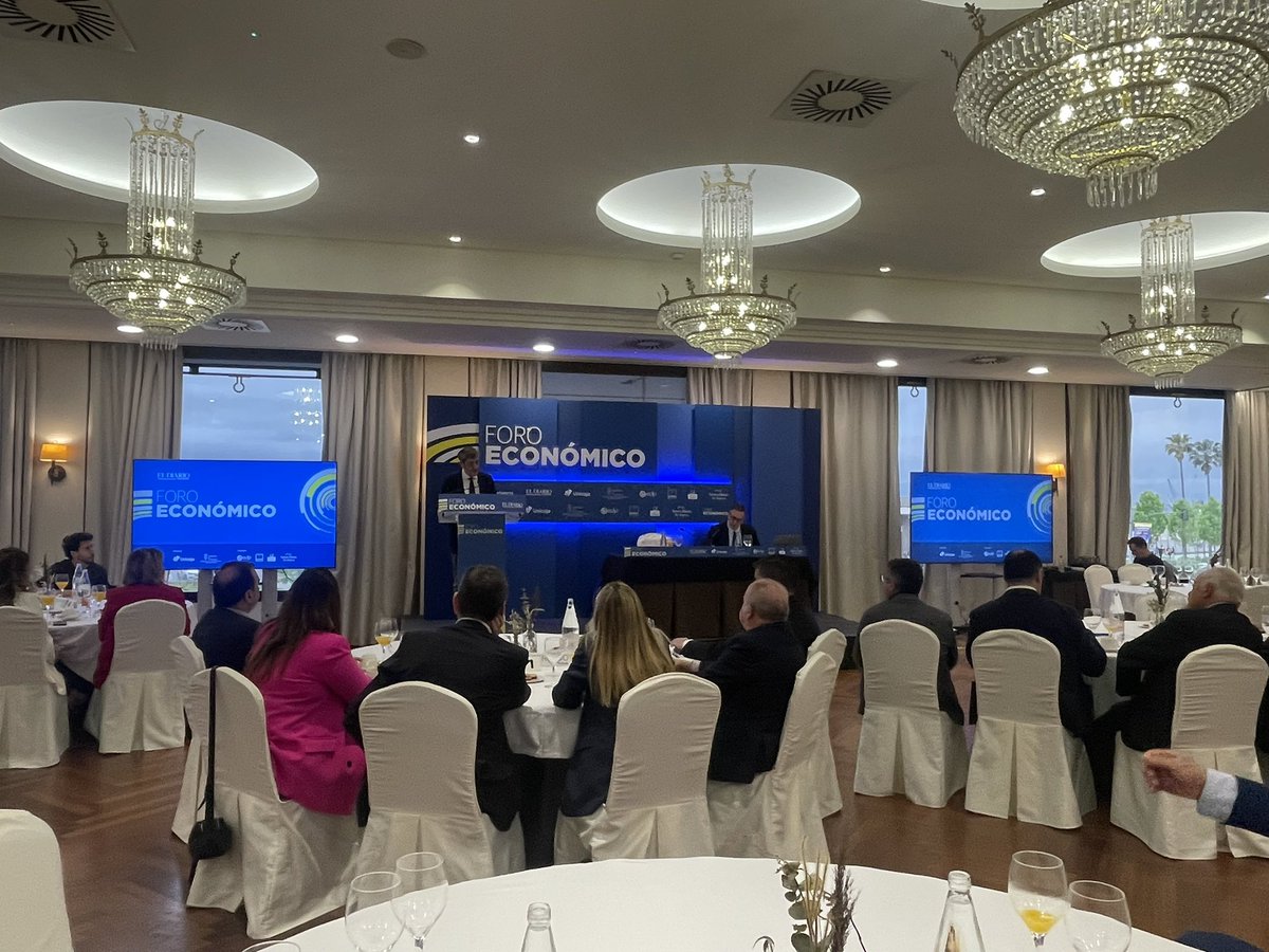 El director de <a href="/CDTI_innovacion/">@CDTI_innovacion</a> , #JoseMoisesMartín pone la productividad en el centro del debate dentro “ de un nuevo modelo productivo”. Foro <a href="/dmontanes/">eldiariomontanes.es</a>