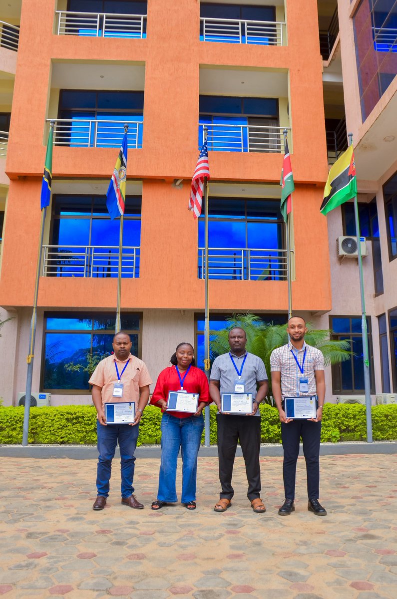 __brianroberts's tweet photo. 1/2
Honored to serve as a trainer at the Govt. Communication Workshop with the @Ofisiya_Rais_MU , focused on the BEGIN Project—a strategic govt initiative driving economic growth & sustainability in Tanzania.
#BEGINProject #TanzaniaDevelopment #GovtCommunication https://t.co/qsTZ1oTwuA