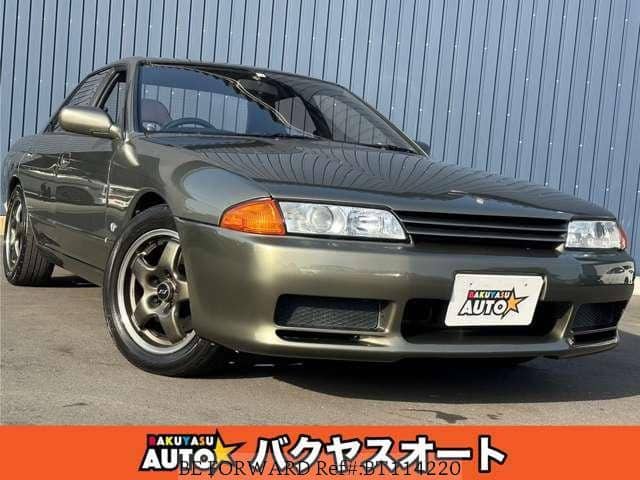 x_ecutive's tweet image. To Japanese followers,

Who is this vehicle signed by? R32 Skyline Autech, wondering why it is so special to be with a metal plate?