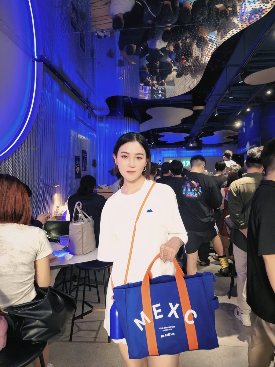 來支持老闆 <a href="/leochang_MEXC/">leochang_MEXC</a> 🚀
<a href="/MEXC_Official/">MEXC</a> 周邊好適合🥳
.
With my lovely <a href="/missjane_btc/">JaneJane</a> 
.
做為一個不愛 🍕人
Pizza day 被迫減肥還挺好
聽歌手唱歌還順便把 #babydoge 換了 #SUI
